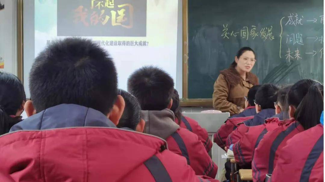 同课异构靓风采 同教共研促提升——文通中学开展半日教研"同课异构"