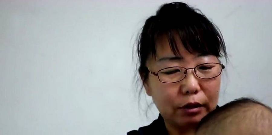 夫妻俩|44岁女子强行生二胎，导致宝宝早产患上白血病，如今倾家荡产