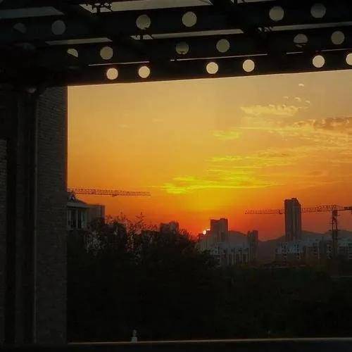 微信分享一组干净的ins风微信朋友圈背景图