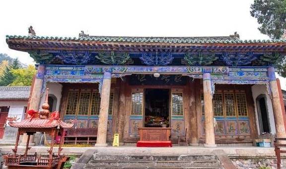 甘肃藏了座千年古寺，被誉为陇右第一名刹，杜甫在此作诗100多首
