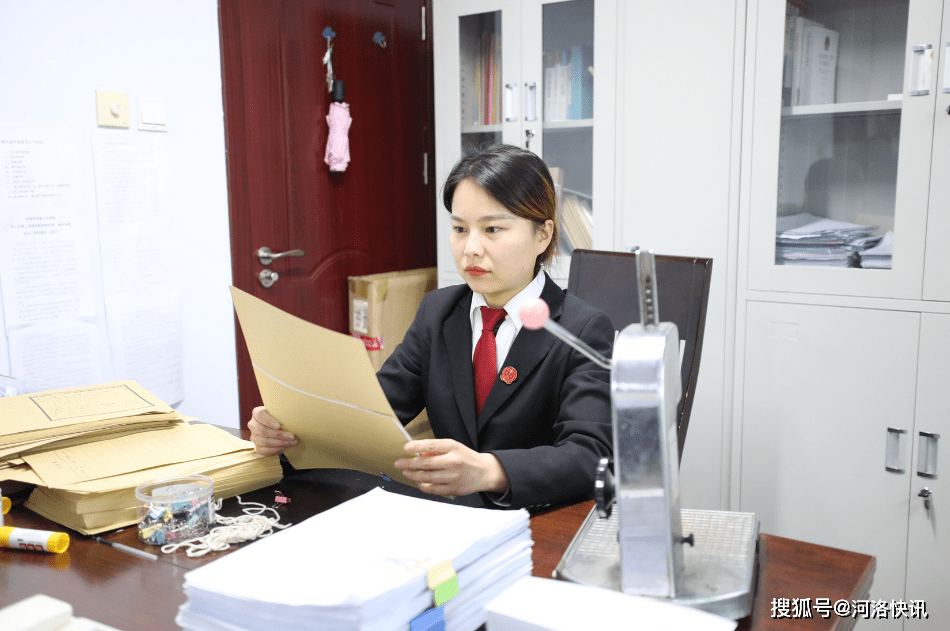 有人说书记员工作简单,机械,但仁村法庭的书记员杨洁则认为书记员工作