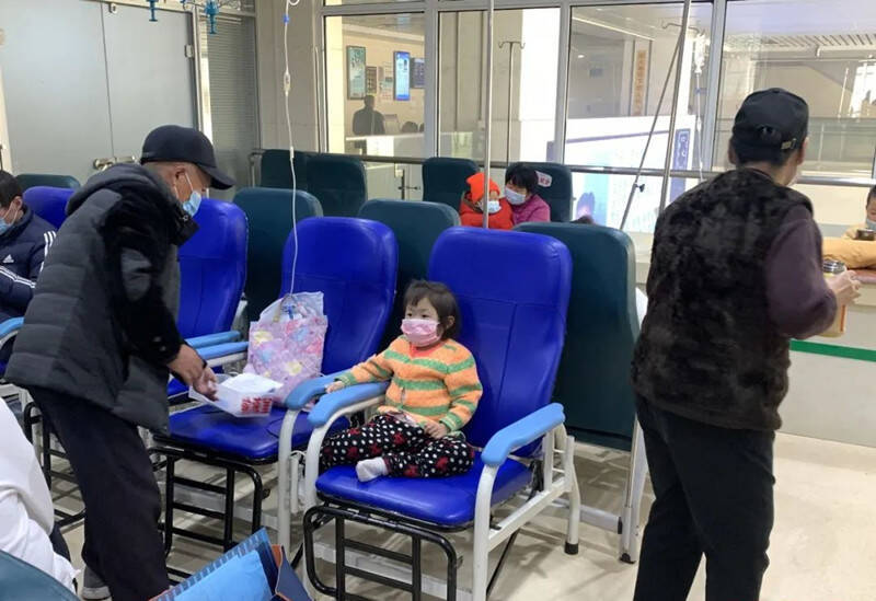 患儿|?一天三四百人!“小病号们”扎堆!莱西市人民医院儿科被挤爆!都是..……