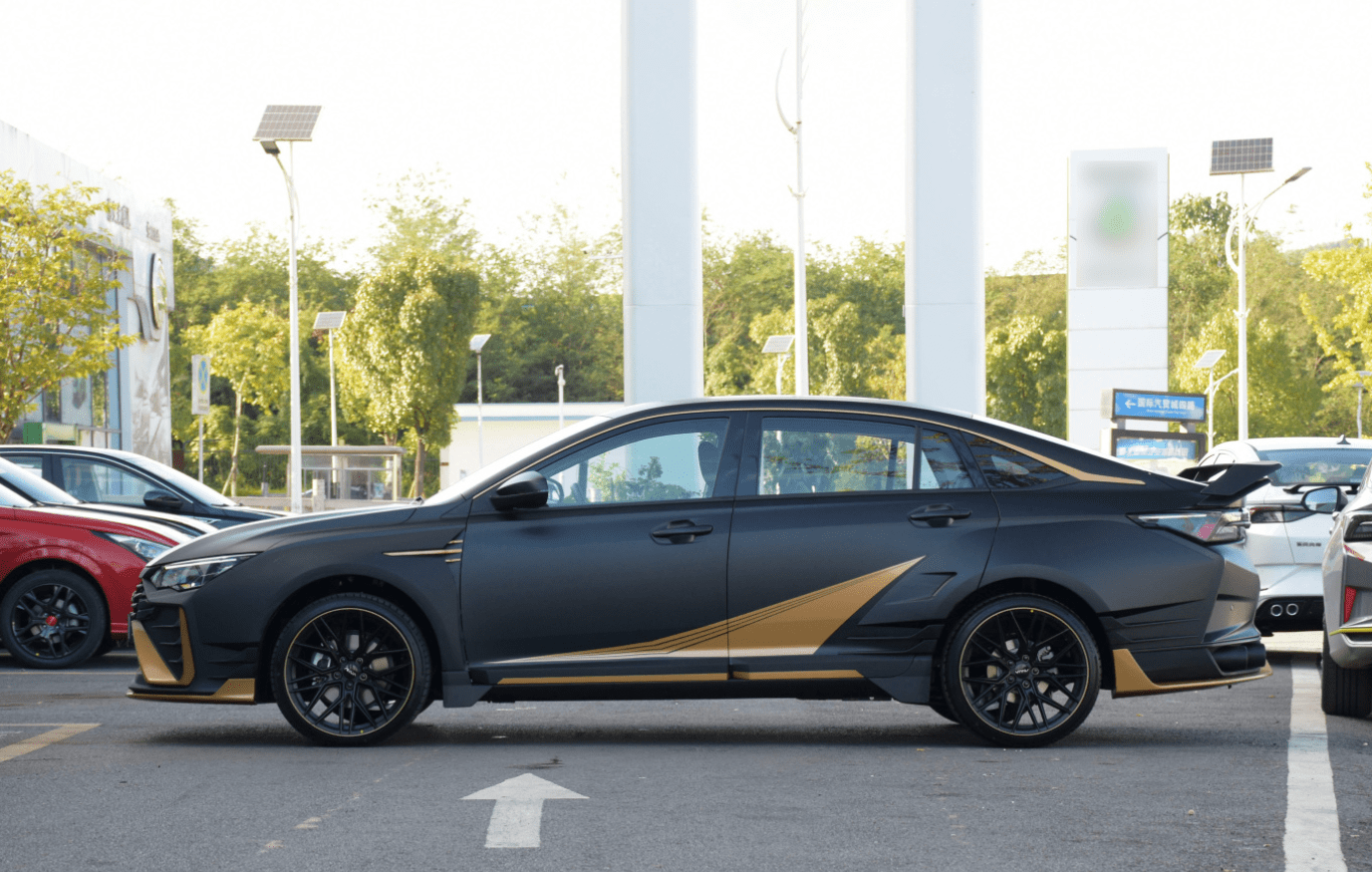 1279万起造型更个性奕炫max暗夜版上市