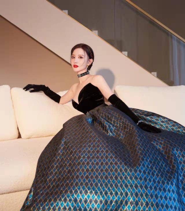 张萌红毯大秀好身材,被称"最美虞姬",堪称人间尤物?_女性_项羽_角色