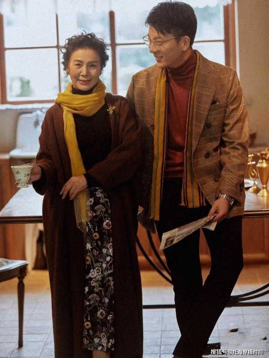 大衣 再晚都不算晚,60岁的女人也可以穿得很美,看这位奶奶就知道