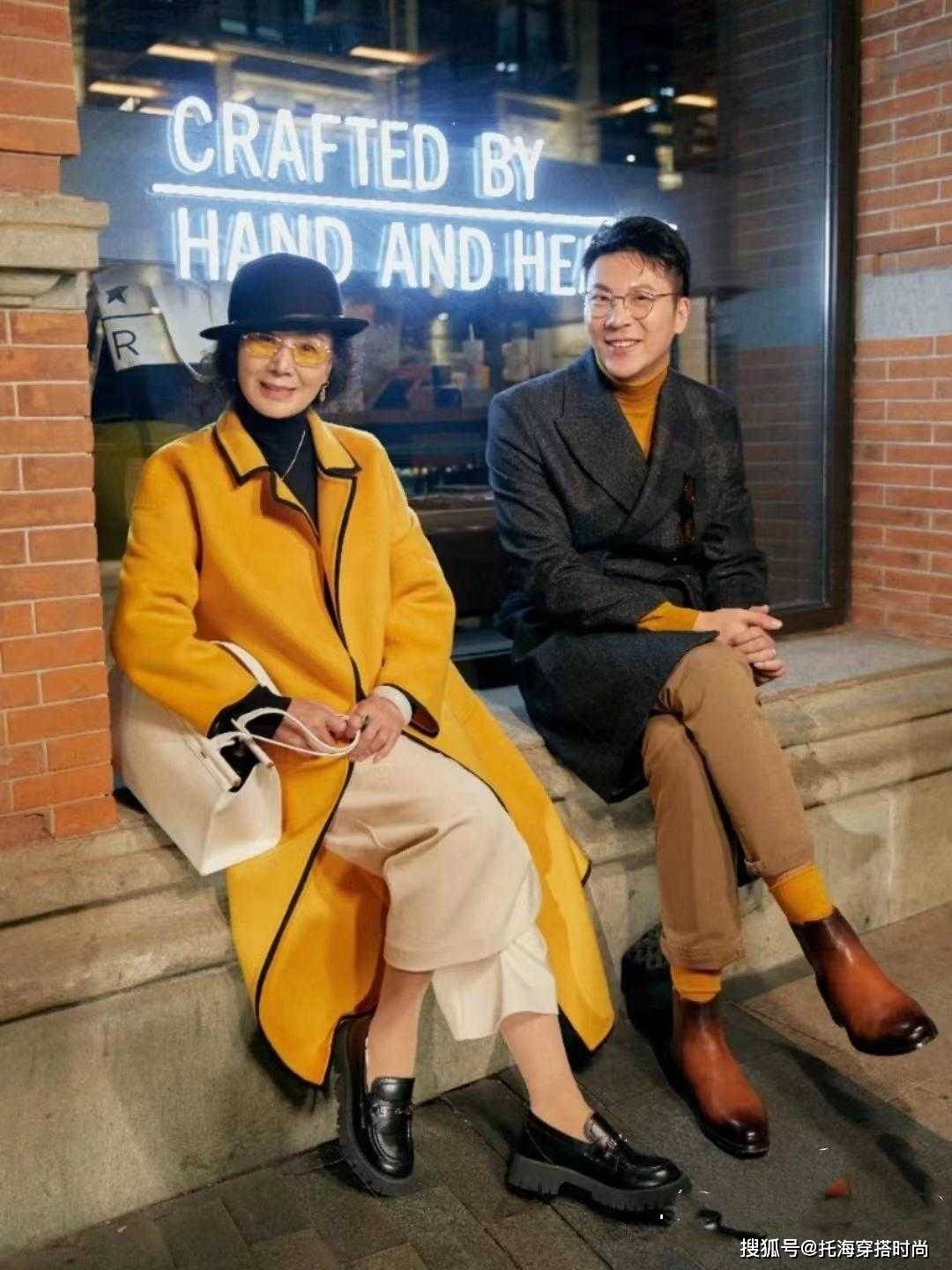 大衣 再晚都不算晚,60岁的女人也可以穿得很美,看这位奶奶就知道