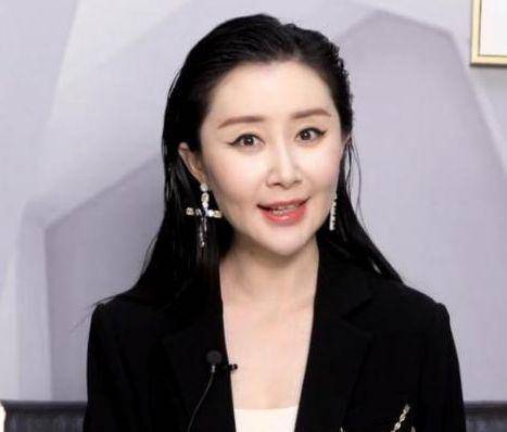 下巴明星的N种“假下巴”，尖到戳死人，翘成老巫婆，一个比一个怪异
