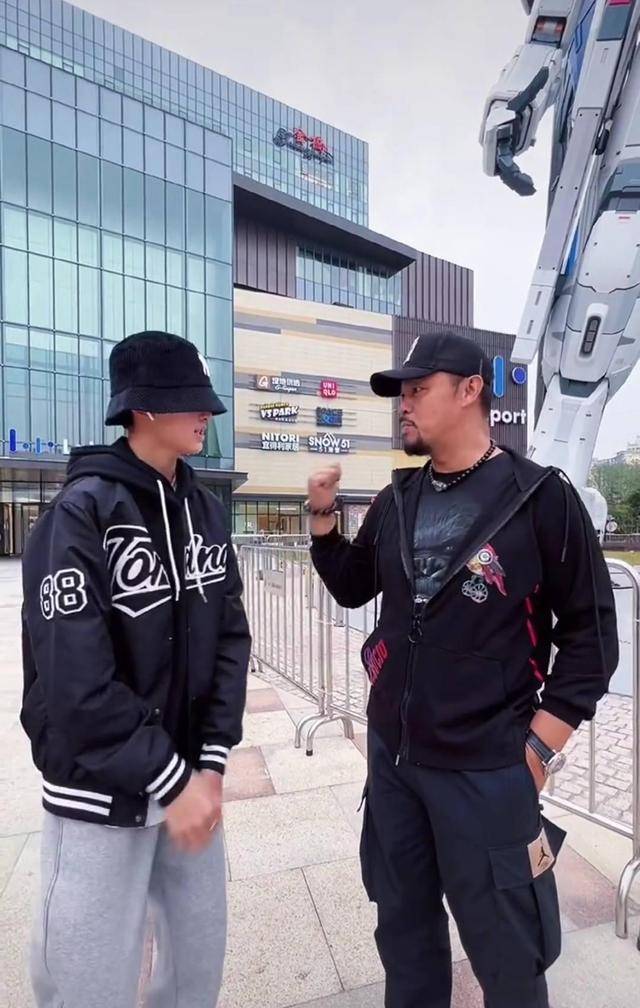 "花和尚"晋松48岁生日席开12桌,各级领导现身,场面奢华遭质疑_画面