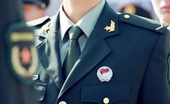 当兵2年、5年、8年、12年、16年,区别是这样的!_士官_士兵军衔_军士