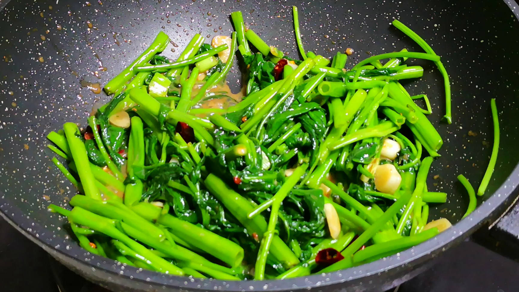 原创炒青菜时要牢记5要点炒的青菜叶子翠绿不发黄又脆又好吃