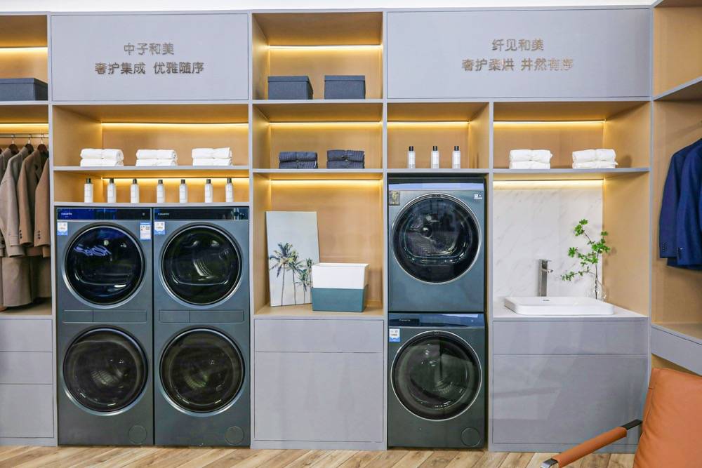 担心家居风格不搭? 卡萨帝洗衣机开启“纯平嵌入”时代-家电圈官网