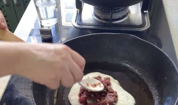 做法|饼的新做法,手不沾面筷子一搅,外酥里软,我家孩子天天当早餐