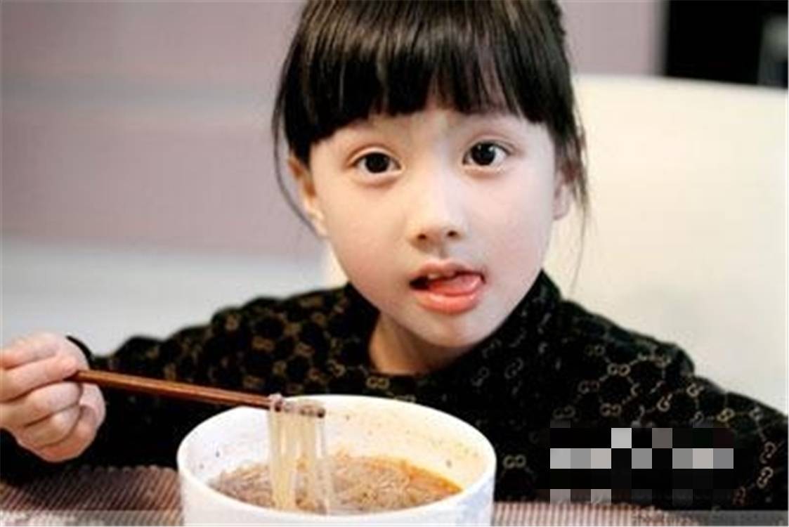 因为|宝宝挑食不爱吃饭,父母很头疼,“3招”解决孩子挑食坏毛病
