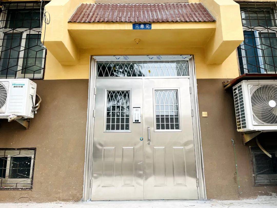 更换单元门▲增设监控摄像头▲新建活动广场管理之衣让老旧小区"增