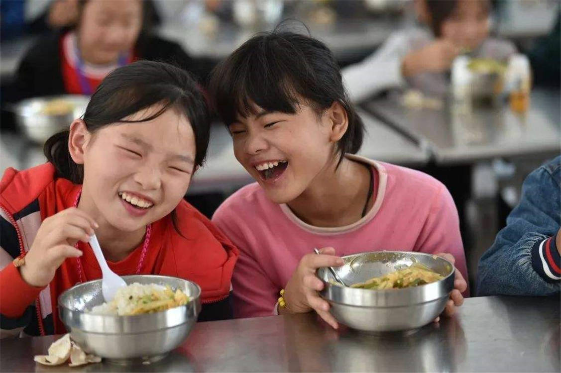 因为|宝宝挑食不爱吃饭,父母很头疼,“3招”解决孩子挑食坏毛病