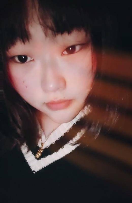 原创大衣哥女儿想割腕自杀后再发文称被他人恶搞觉得自己挺漂亮