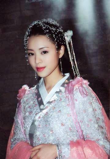 张静初|当年剧组没钱打首饰,女演员头戴“满天星”,却像极了森林小精灵