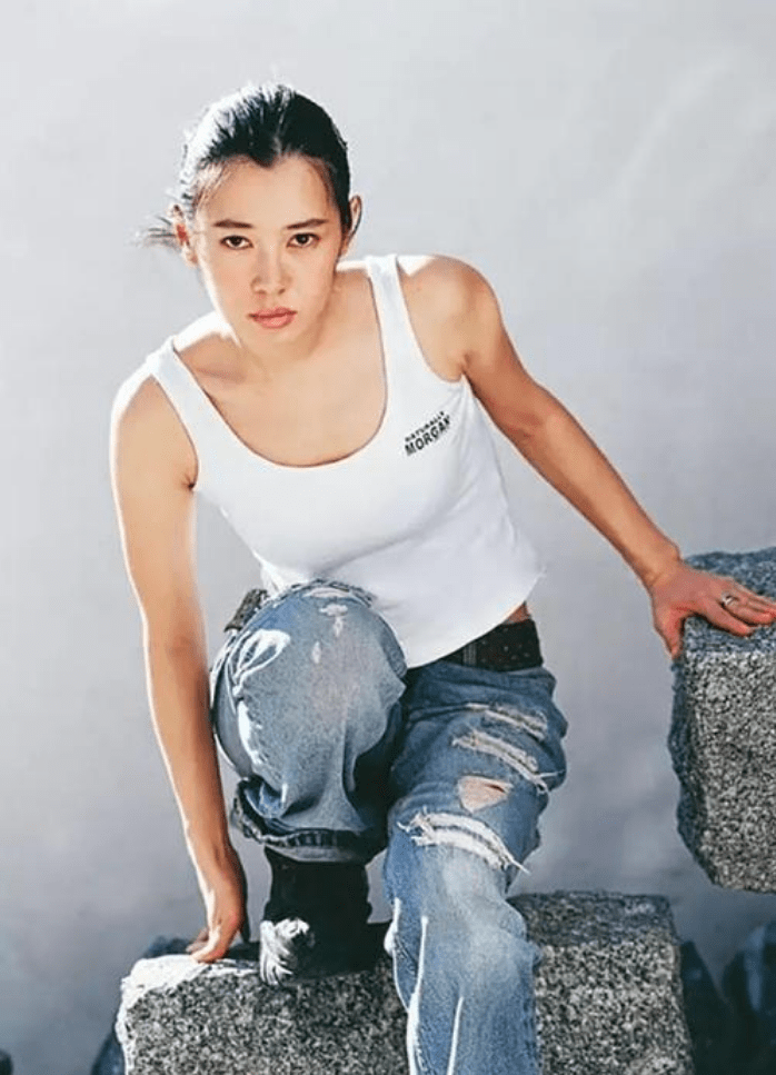 余男:与王全安同居10年,怀孕后对方将她抛弃,娶了女星张雨绮_谢园