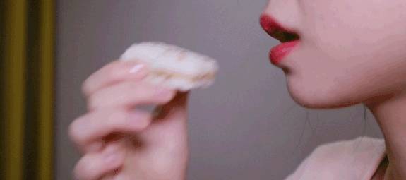 蛋黄酥|闺蜜每次嘴馋,都选这5种零食,味美好吃却不贵,果然是高级吃货