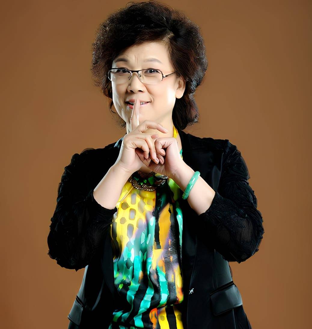 原创国家一级演员宋春丽终生未生育却在61岁当奶奶的年纪当了妈