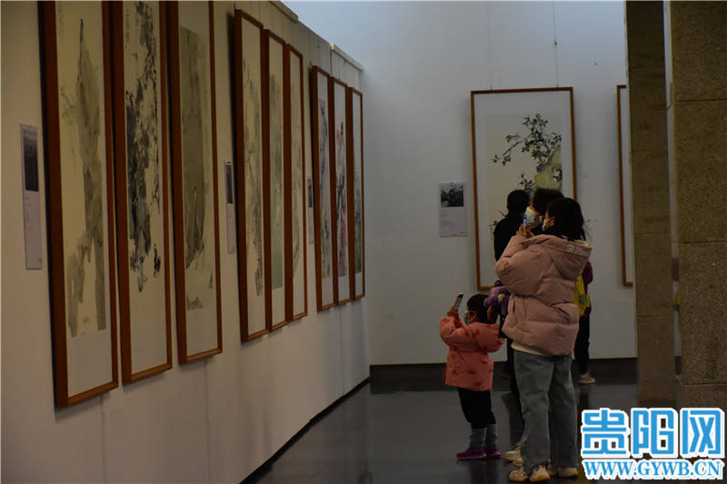 市民|【图集】“贵阳美术馆年度中国花鸟画学术交流展”人气火爆