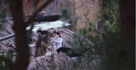 因为|《玉骨遥》剧组发新照,女主玉骨发簪惹眼,肖战之前也用过