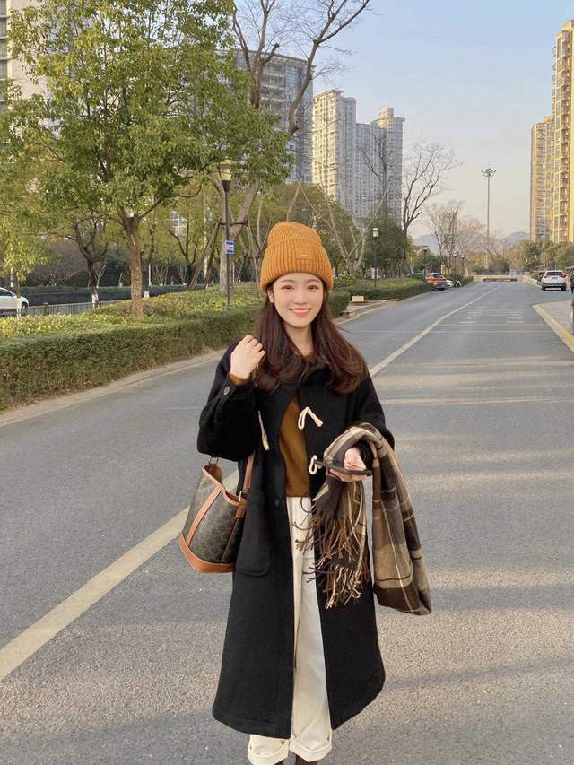冬日 穿大衣该如何搭配才洋气?今年流行“大衣+靴子”,高级又优雅