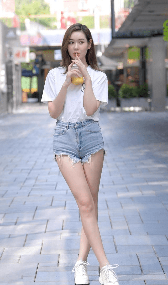 腿有八分美的女人就可以变得十分迷人