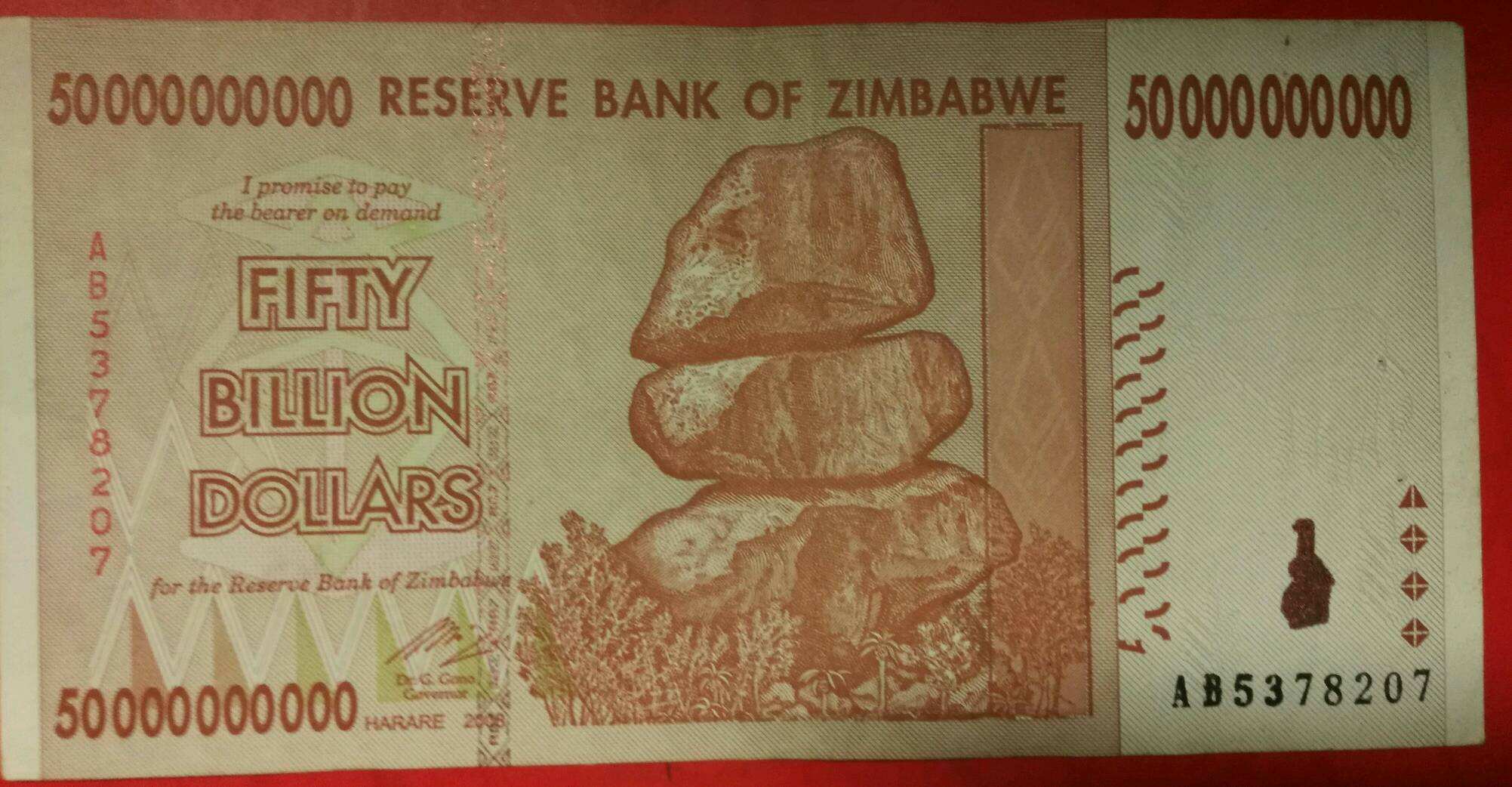 津巴布韦纸币面额100万亿，人人都是亿万富翁，天地银行甘拜下风