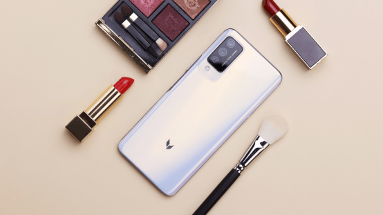 麦芒10上手图赏:潮美设计 灵动影像,诠释无畏生长_机身_机型_品牌