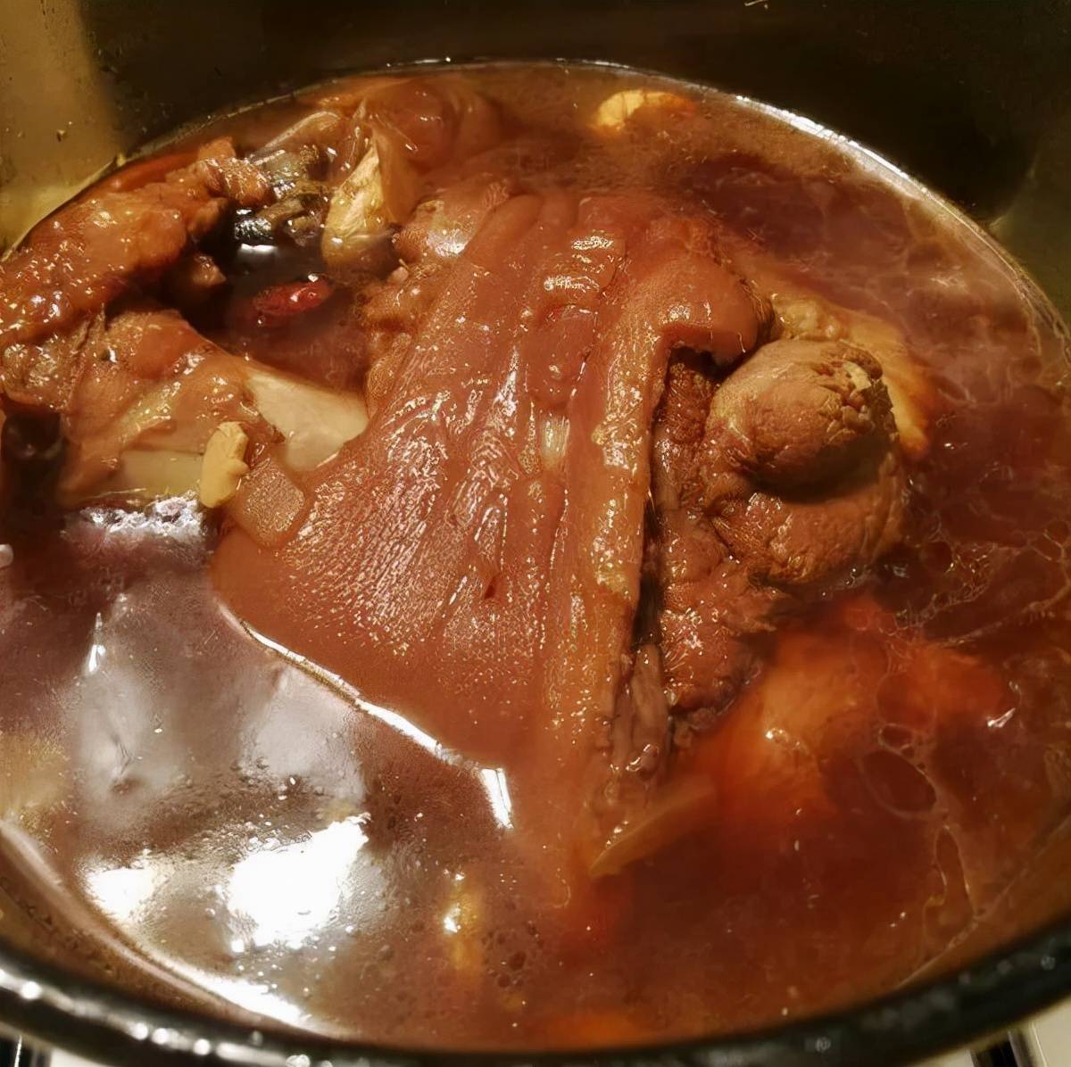 家常菜谱酱肘子