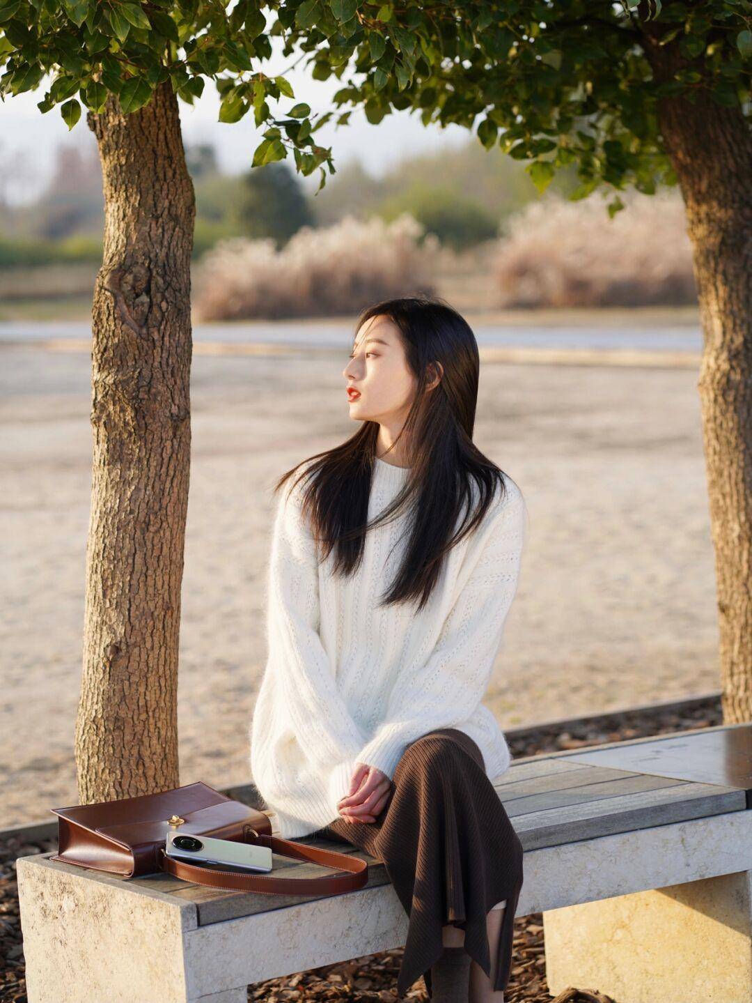 颜色 作为冬季最实用单品，“毛衣”能让你轻松演绎高级，适合熟女
