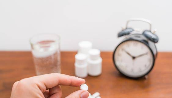 毒素|肝功能“稀烂”的人，身体会出现4个表现，占一个，都要及时检查