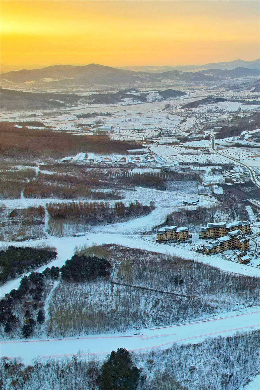 雪场|北纬43°上的黄金雪场，吉林市万科松花湖滑雪场，冬季滑雪的首选