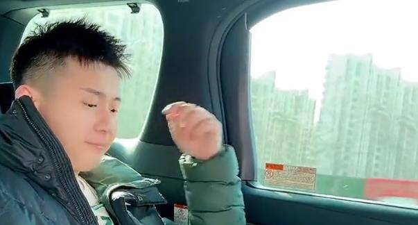 拍车网红男 861b8901964340e4a5873fd14d30469b.jpeg