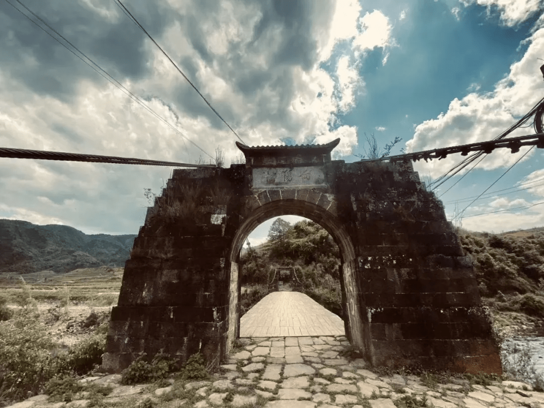 居民|腾冲曲石向阳桥：历久弥坚跨骁浪 川流之上向阳生