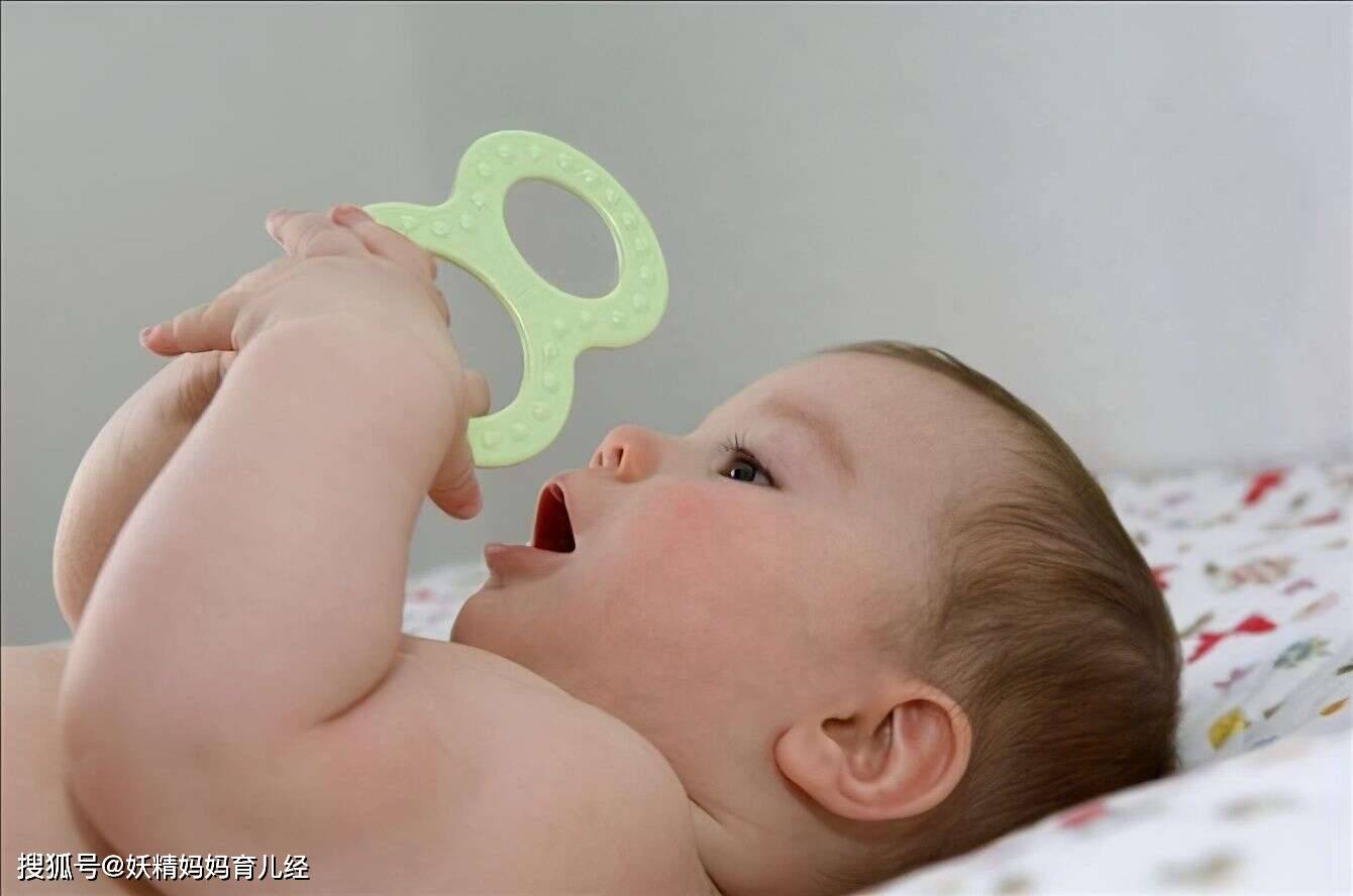 三个月宝宝突发高烧,应该如何处理?