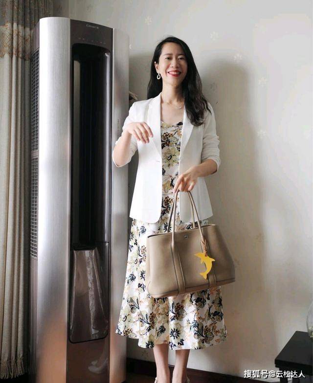 设计 40岁的女人已经不再年轻，但可以很优雅，会穿衣搭配很关键