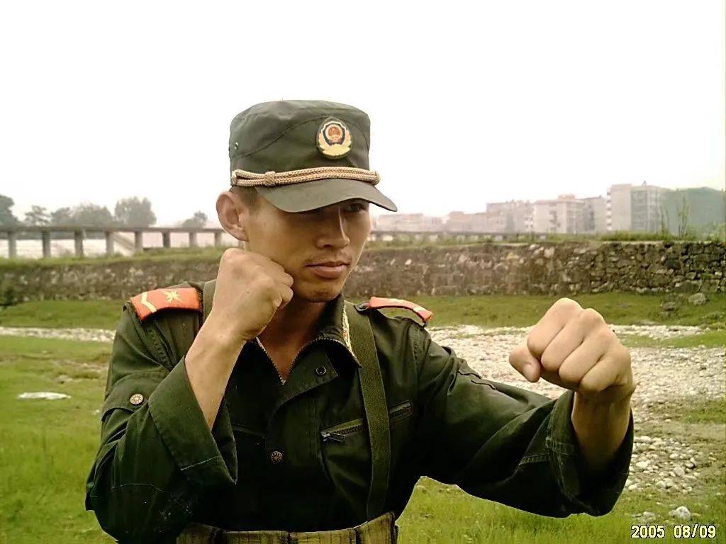 始终难忘当兵的日子,在部队里面无论是武警内卫,看监狱,巡逻,还是执勤