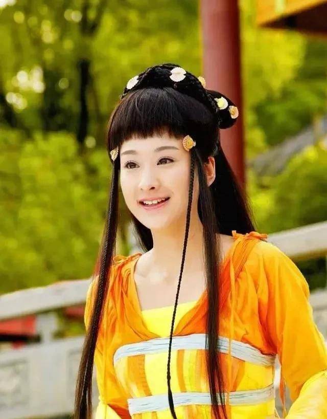 碧瑶锅盖刘海最考验幼龄长相，赵丽颖杨幂好灵动，热巴职业生涯级黑照