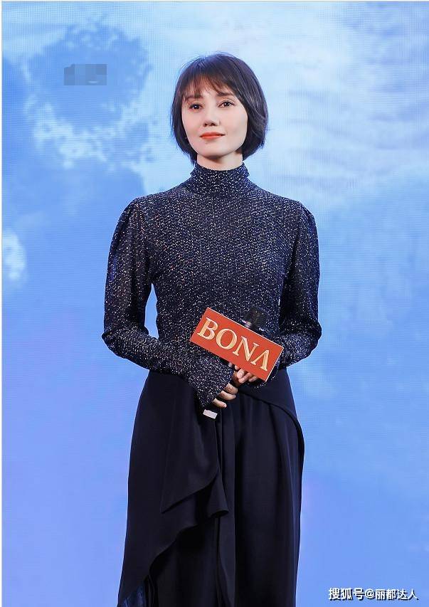 情侣 袁泉夫妇罕见同框 低调黑色秒变“情侣色” 夏雨头发很“顽强”