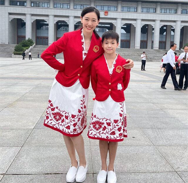全红婵|全红婵像小矮人进巨人国！全队分1万美金，她为家人买一大箱礼物