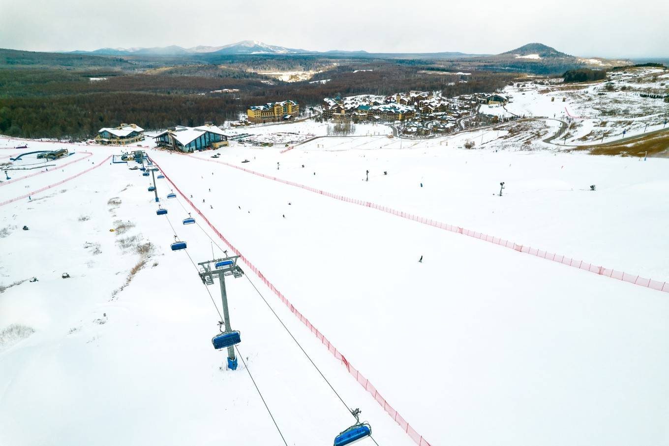 火炕|冬季在东北正确打开方式，长白山鲁能胜地滑雪UTV住火炕