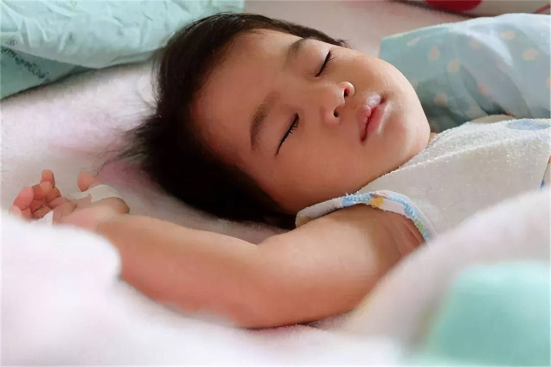 为什么孩子不愿意分床睡？“3招”让孩子接受分床，做独立宝宝！
