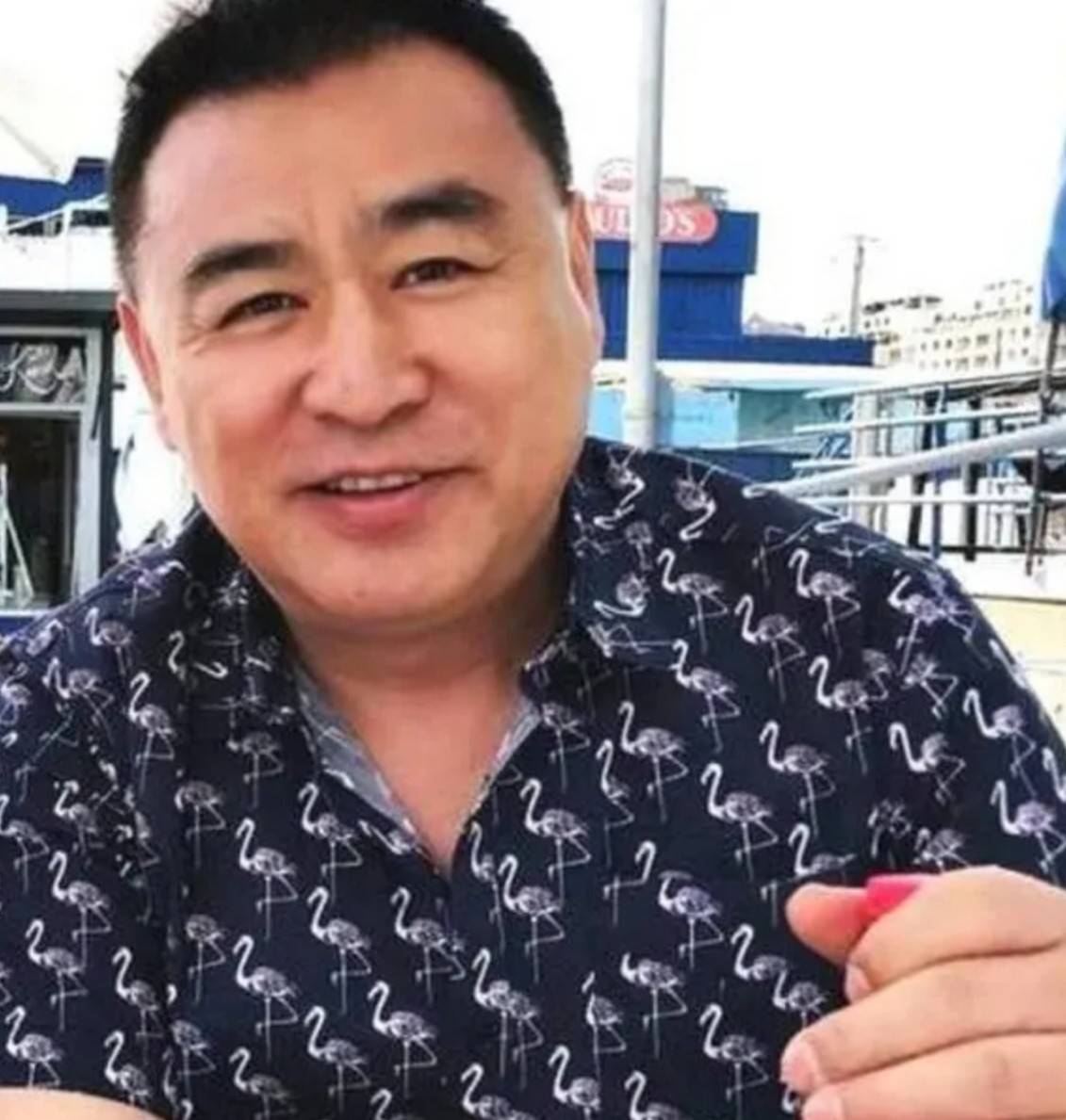 央视前主播张宏民罕露面,退休后一直照顾父母,60岁至今未婚