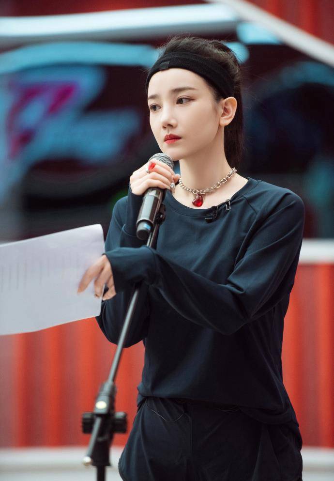 因为|陈小纭回应《浪姐2》争议，做艺人装就太累了，姜思达赞其很真实