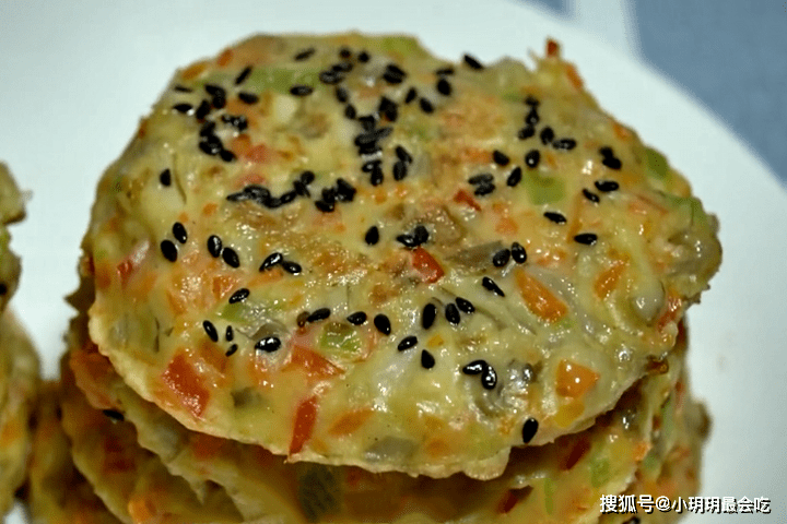 蔬菜|蘑菇不要老是拿来炒着吃，教你蘑菇小饼的做法，好吃下饭，美味