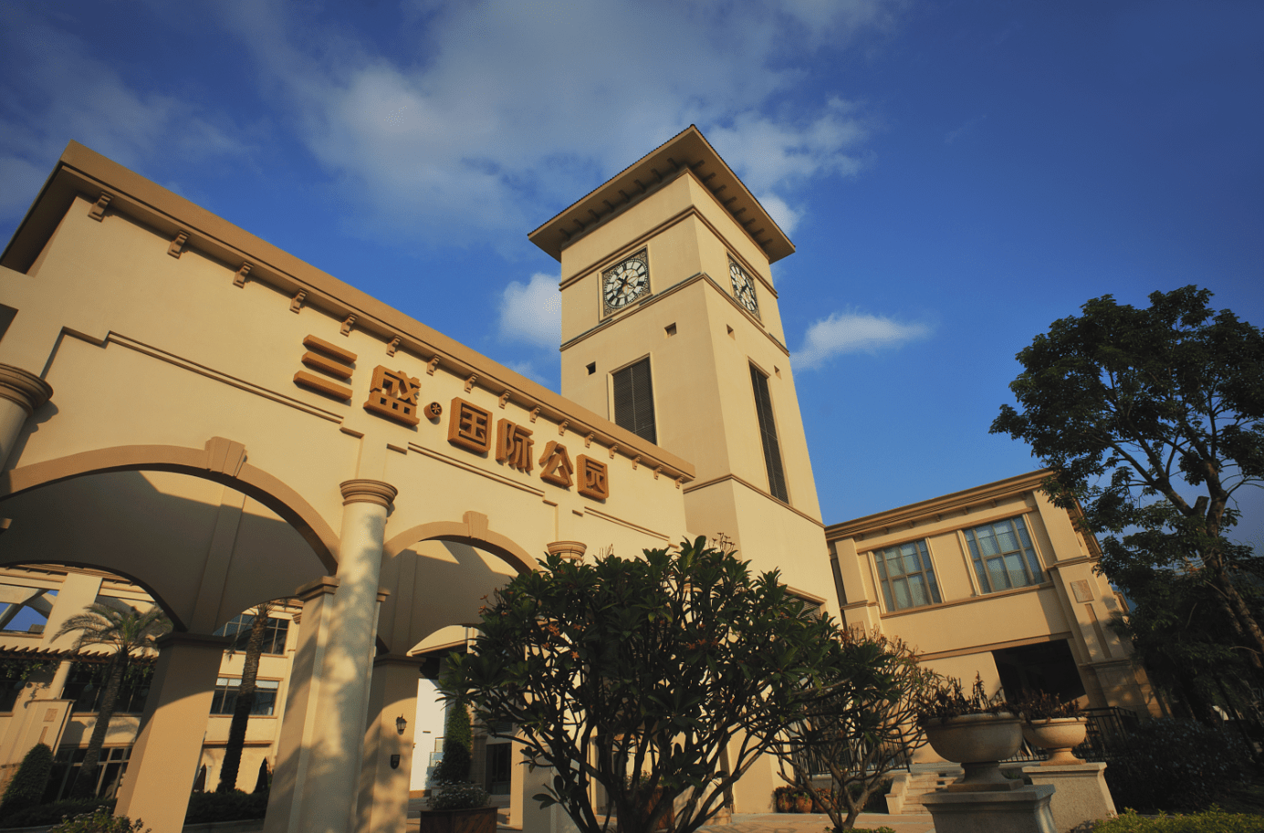 维多利亚体育公园,200亩中加国际学校教育配套,2万方英式皇家国际会所