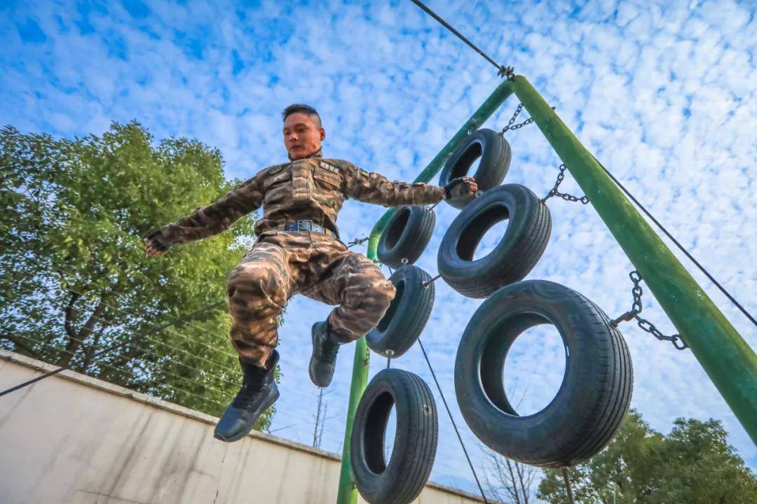 腾跃,攀爬,飞荡,架梯……勇!飒!_训练_上海市_松江