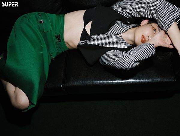 出圈|孙佳雨《对手》频频出圈 最新杂志大片演绎色彩美学